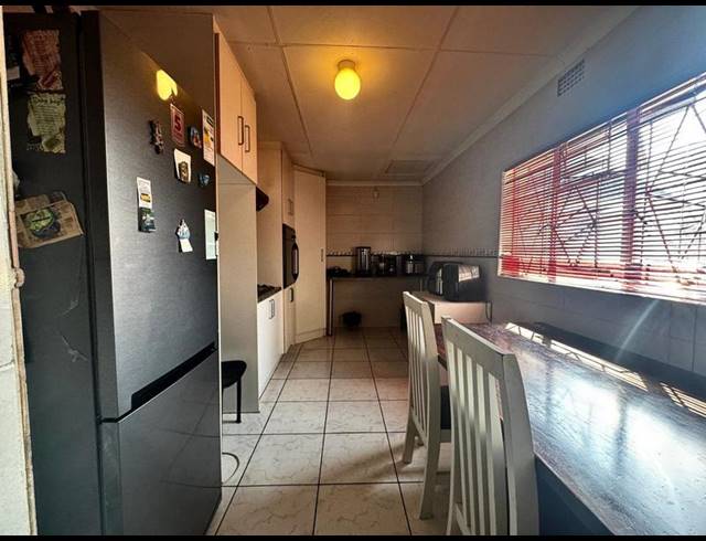 4 BEDROOM HOUSE FOR SALE IN GENL ALBERTS PARK